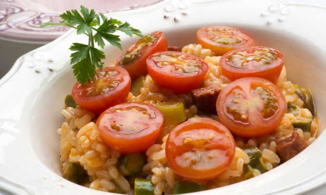 Arroz con trigueros y chorizo.