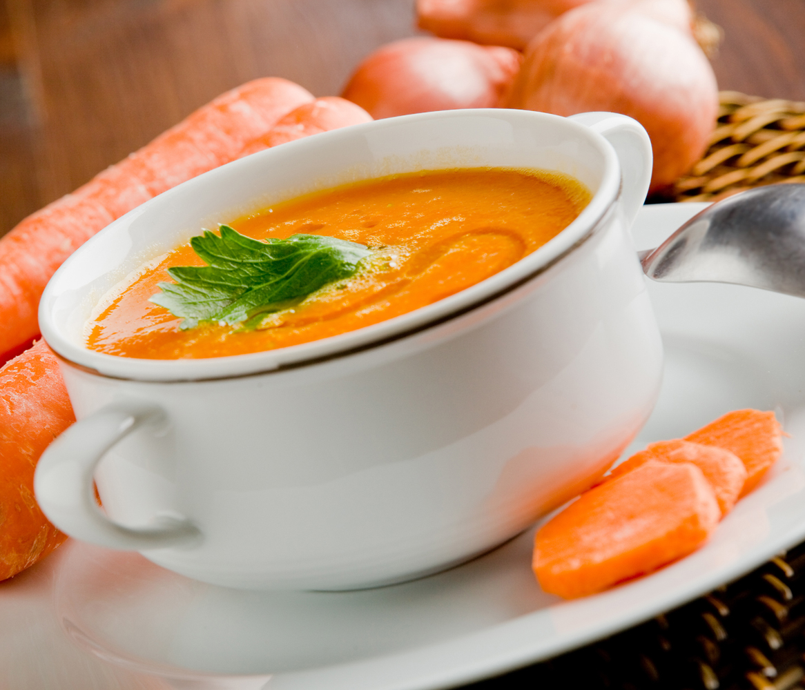 Crema de zanahorias con almitas de torreznos de Soria